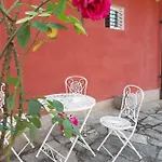 The Mansion House Capannina B&B 노비리구레