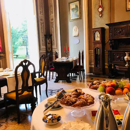 Oda ve Kahvaltı The Mansion House Capannina